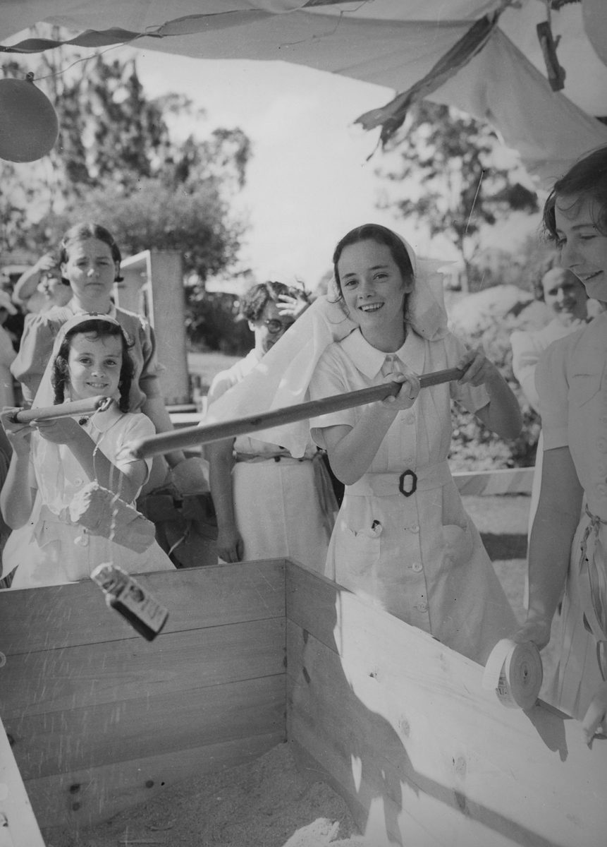 Red Cross fete, Government House, Brisbane, 1940, Bardon
