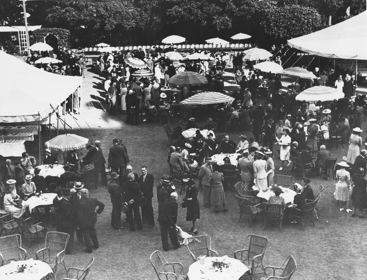 Garden Party in Parliament House grounds to farewell the Governor of Queensland, Sir Leslie Wilson, 10 April, 1946, Brisbane City