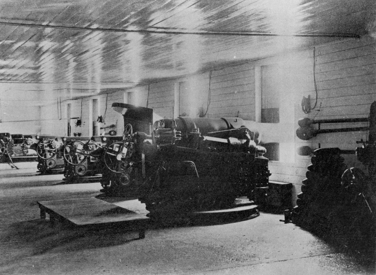 Large guns at Naval Stores, Brisbane, Queensland, Kangaroo Point (1899)