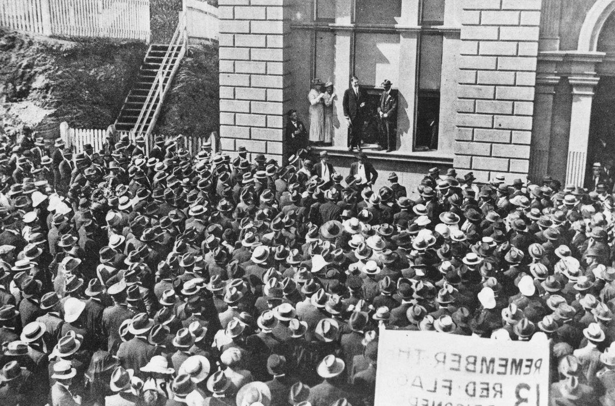 Crowd gathers at the beginning of the Eight Hour Day procession, Brisbane, 1919