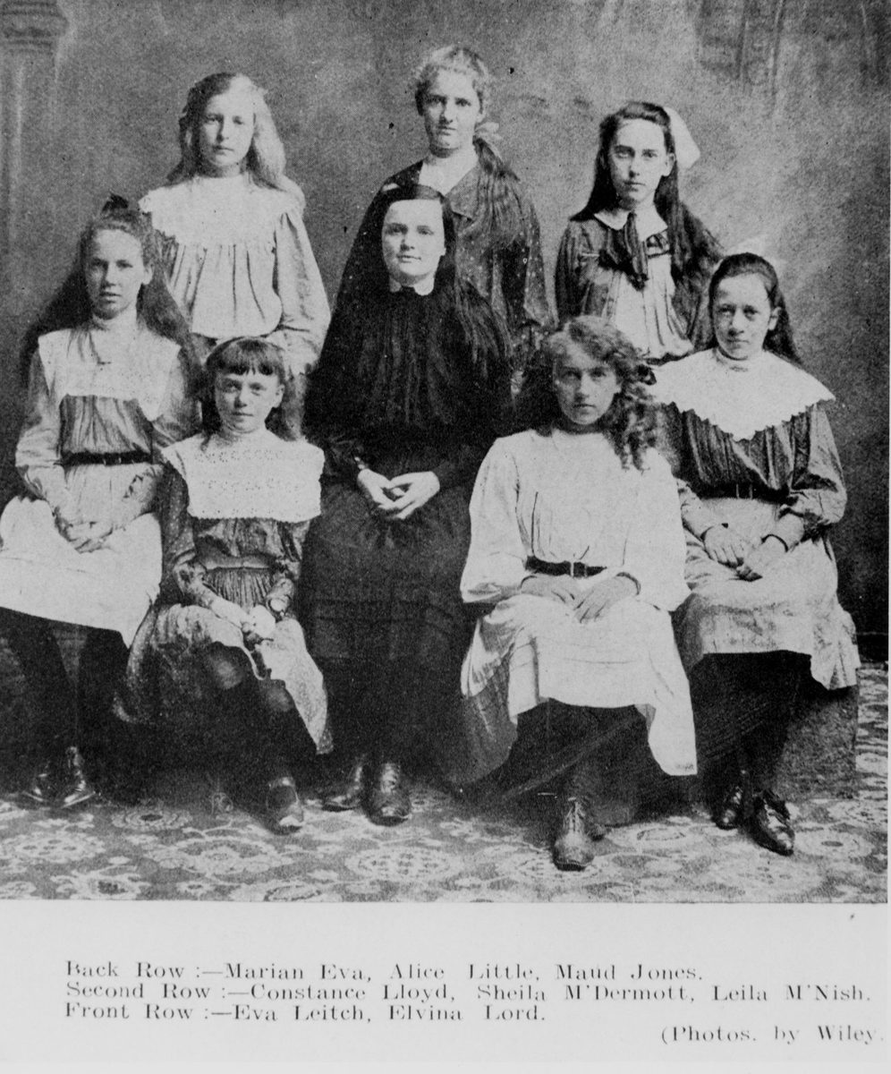 Portrait of successful scholarship students taking up further study in Brisbane, 1909