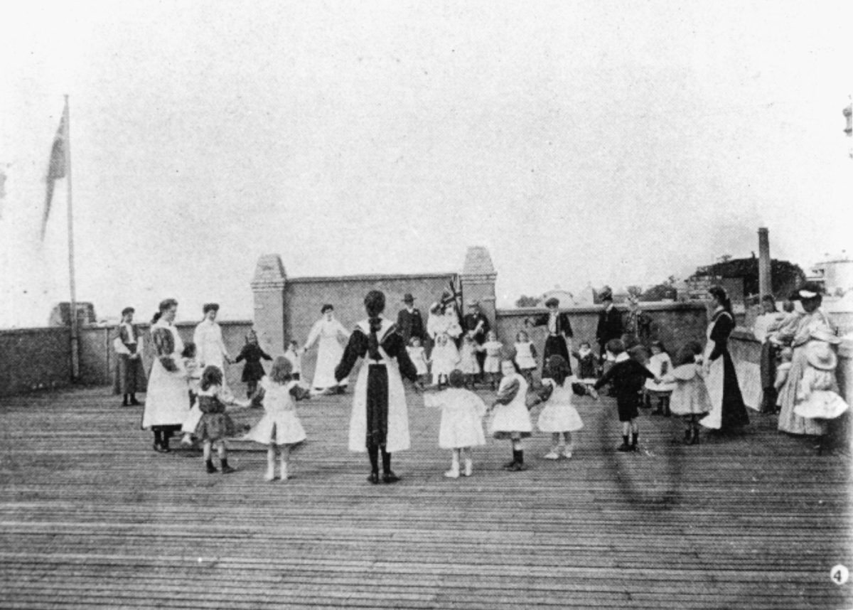 Children on the rooftop of the Brisbane Institute of Social Service, 1907, Fortitude Valley