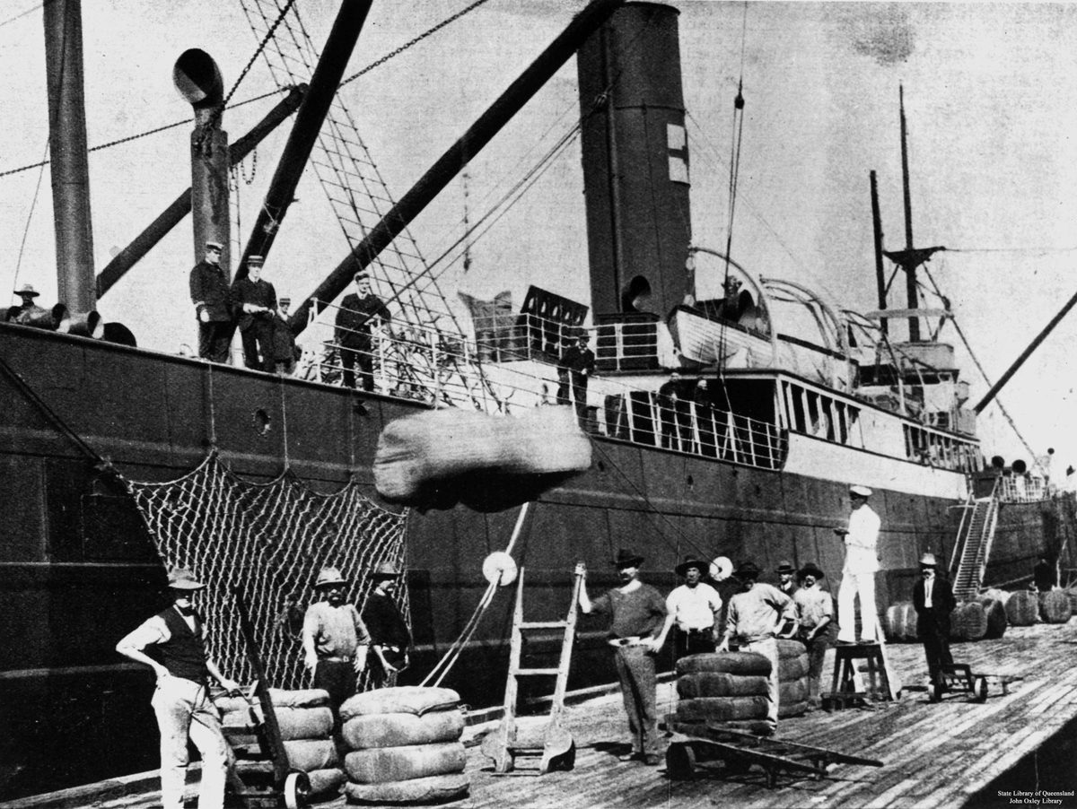 Bales being loaded onto a ship docked at Musgrave Wharf, Brisbane, Queensland, 1908