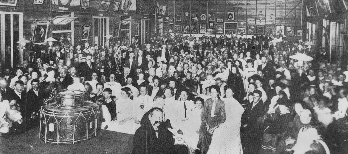 Concert for the elderly at Dunwich Benevolent Asylum, North Stradbroke Island, 1909