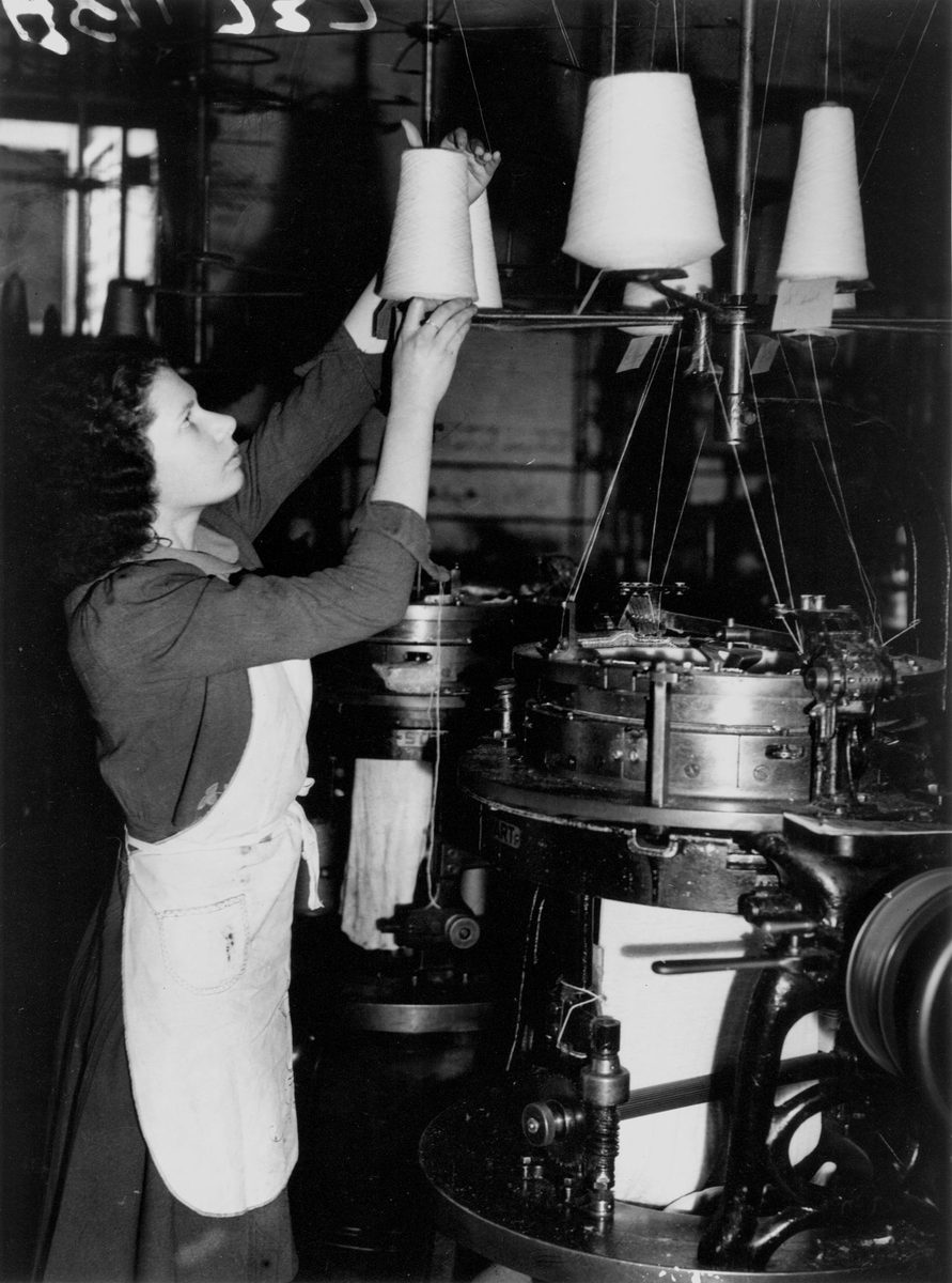 Textile factory worker Betty Power, Brisbane, July 1942