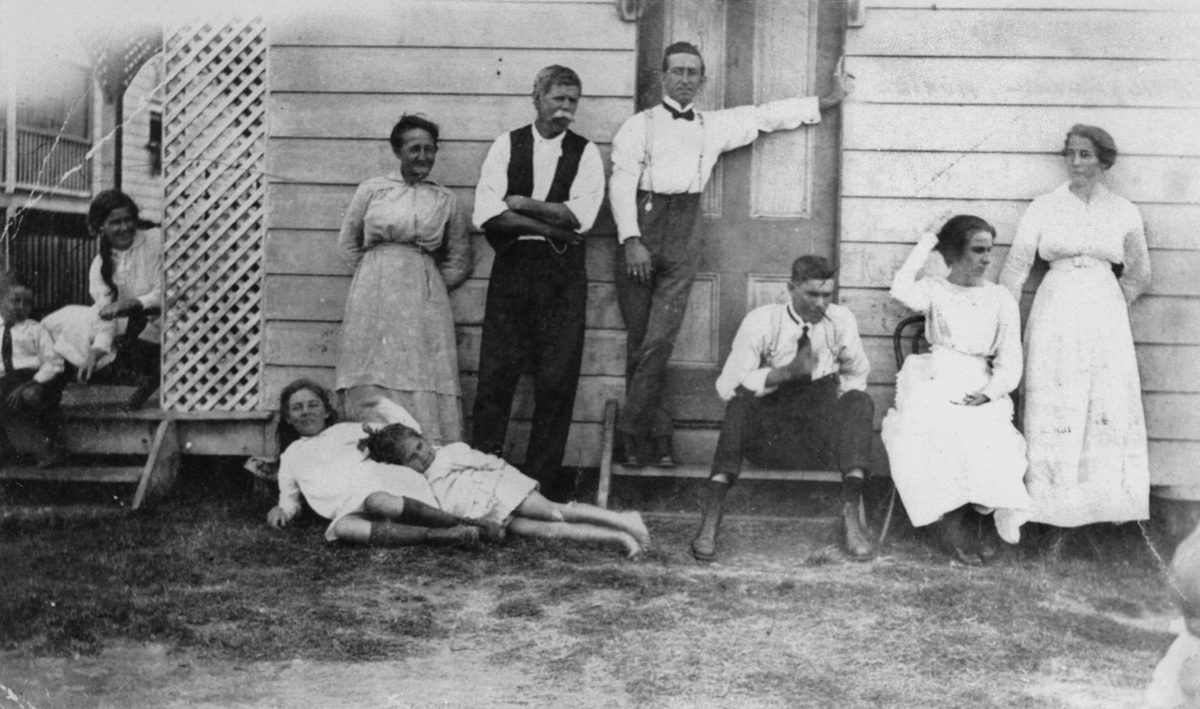 Janet and George Allen and family at The Castle, Wynnum, 1915