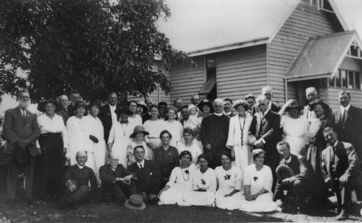 Church group gathered in front of the Methodist Church, Redland Bay, 1924