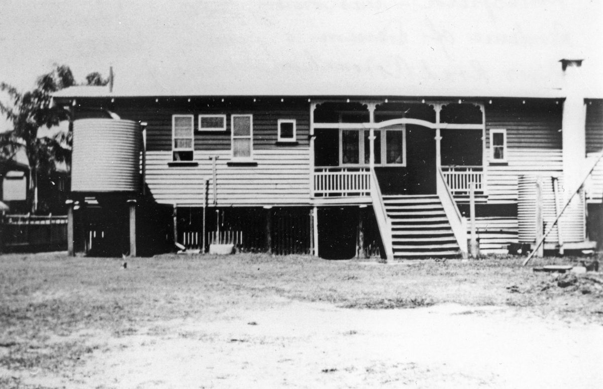 Rear view of the Siemon family residence in River Road, now Coronation Drive, Toowong, 1926