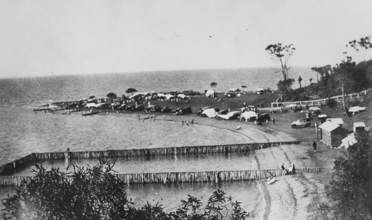 Day trippers at Wellington Point, Queensland, 1926