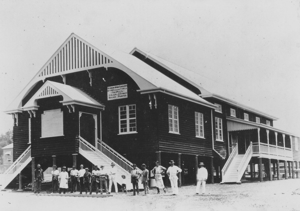 Workmen outside the newly finished Wynnum-Manly School of Arts, 1913
