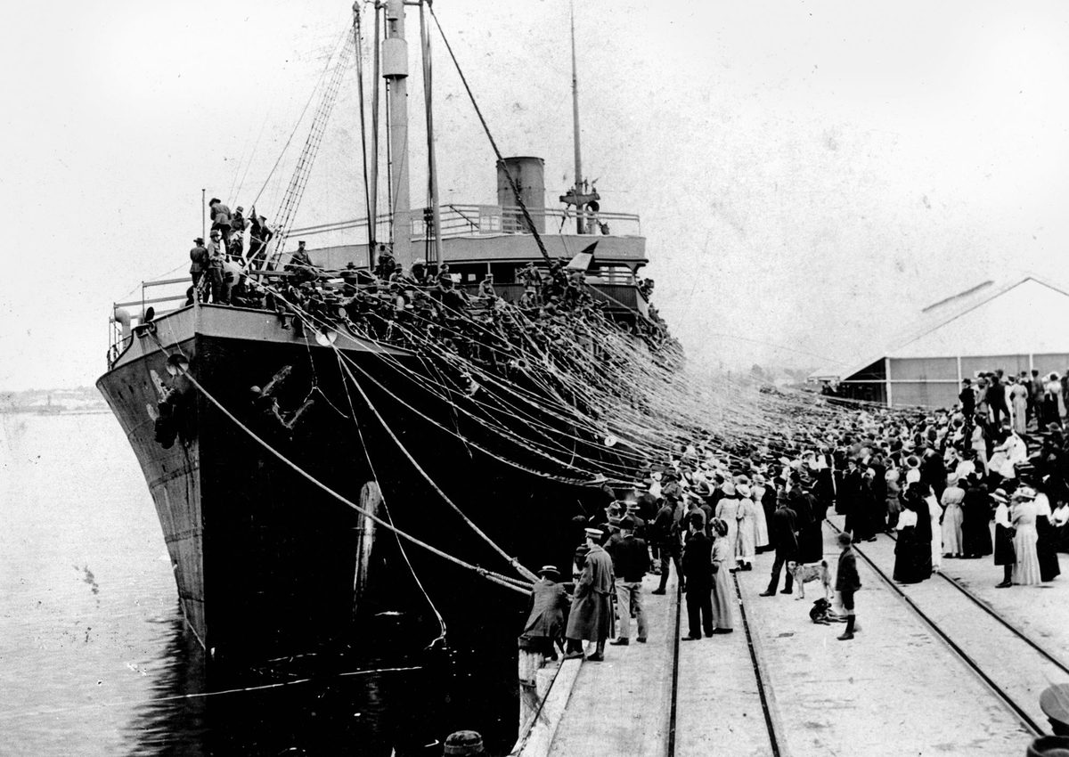 Troopship Boonah departing from Brisbane during World War One, 1916