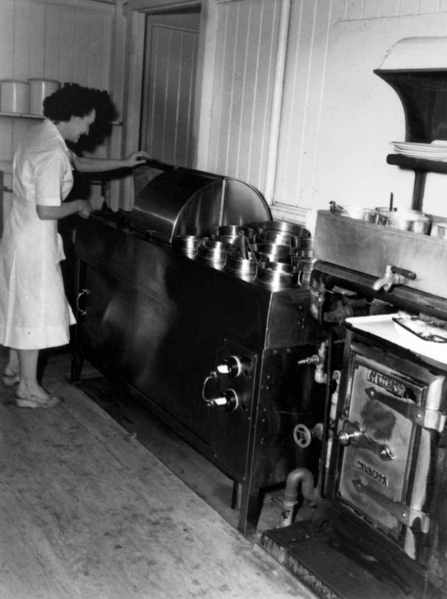 Inside the kitchen at the department store, T. C. Bierne's, Brisbane (1952)