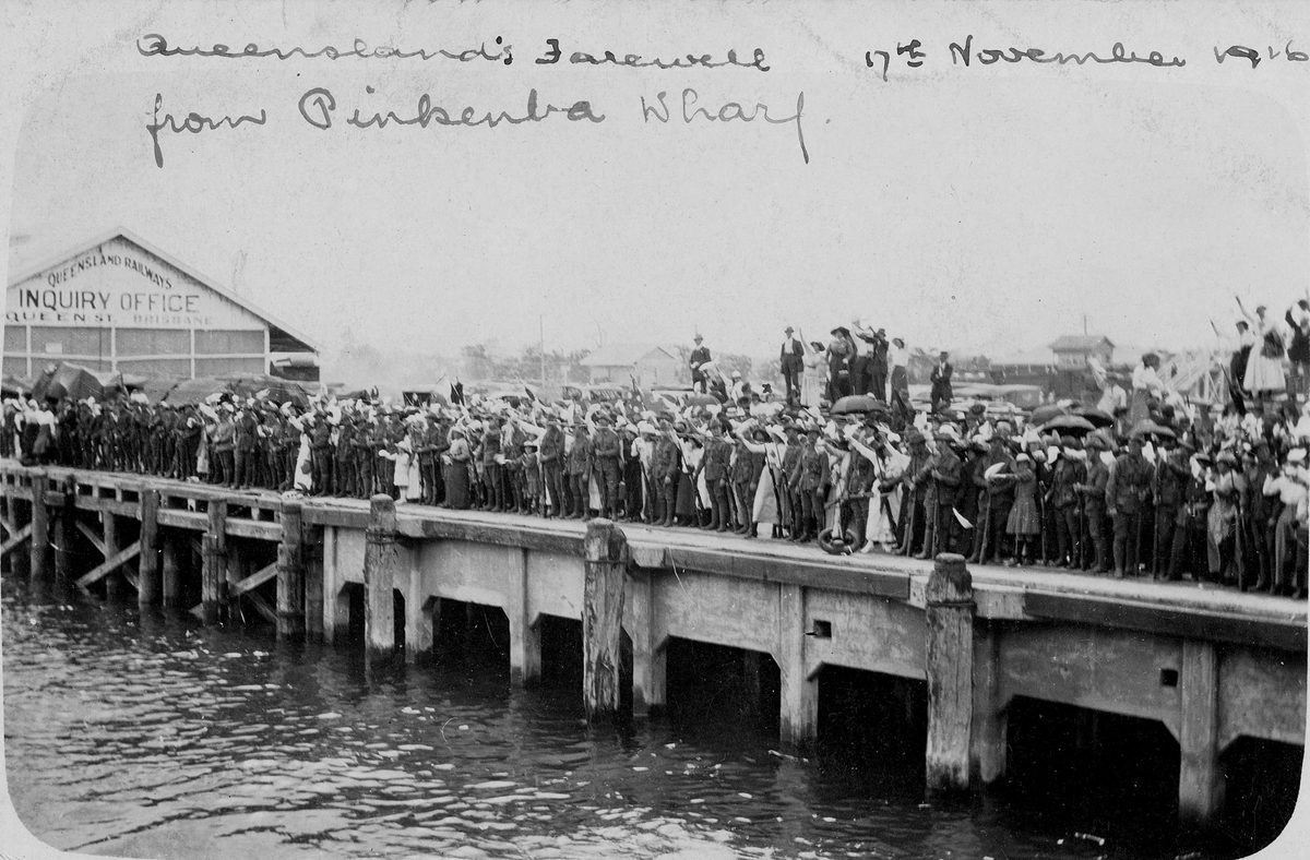 Crowd bidding farewell in the rain on Pinkenba Wharf, Brisbane, Brisbane City (1916)