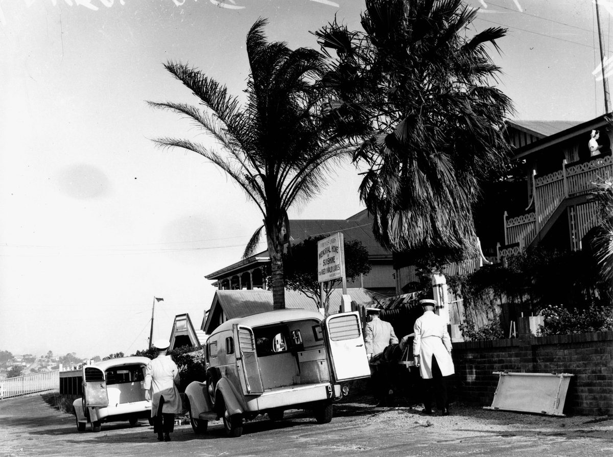 Ambulance workers in Crease Street, New Farm, 1941