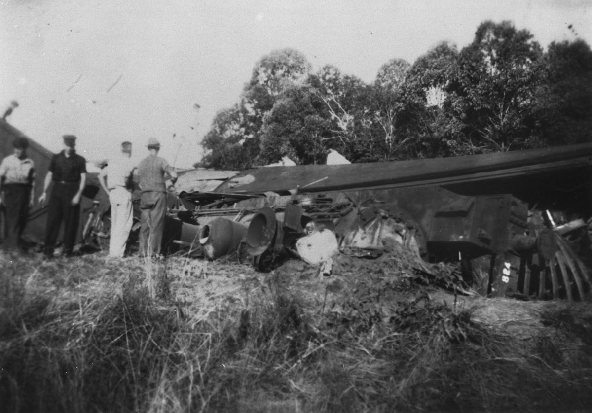 Locomotive derailed at Camp Mountain, 1947