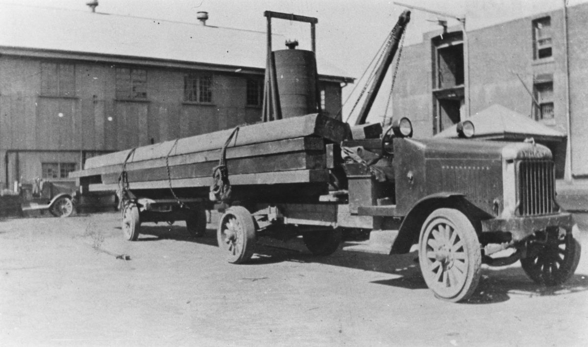 Truck loaded with timber at Mercantile Wharf, Brisbane, 1924