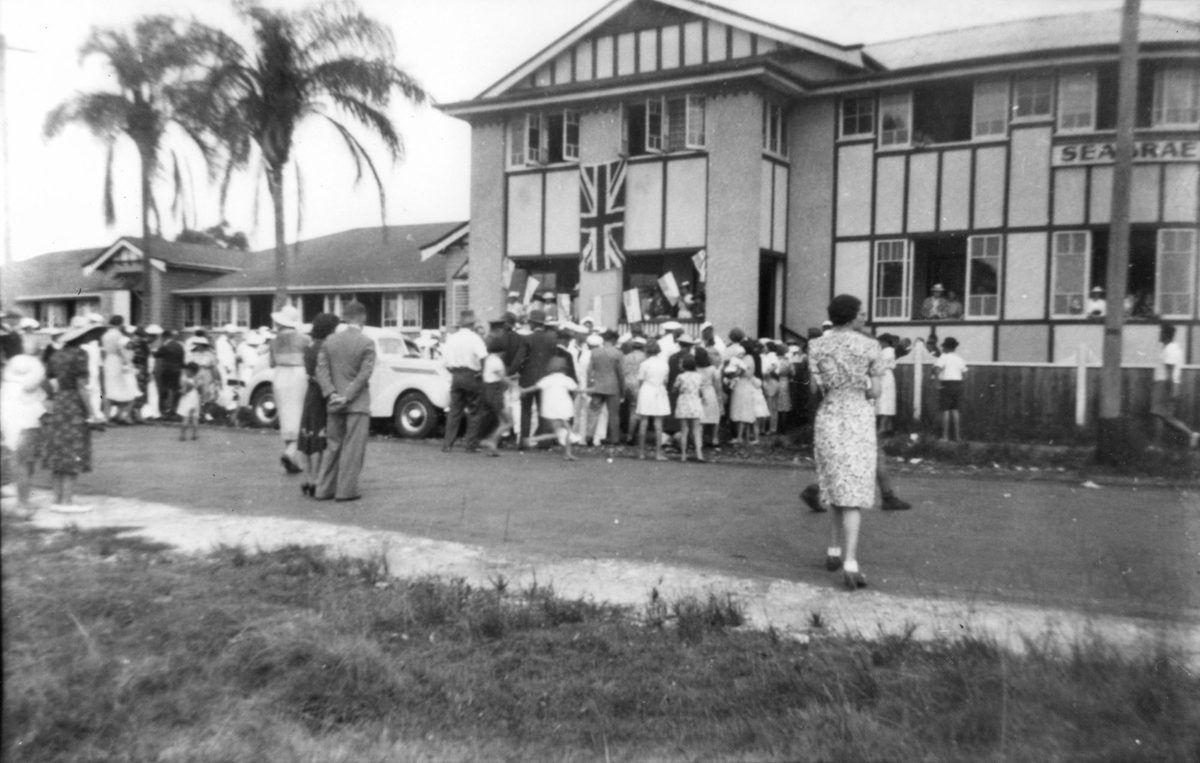 Seabrae guesthouse in Redcliffe decorated with a Union Jack, 1942