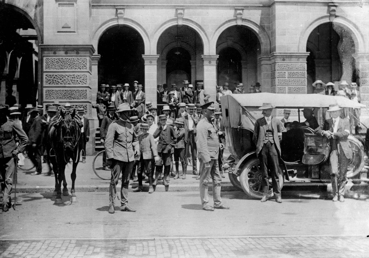 Police and bushmen on guard outside the Brisbane General Post Office during the 1912 General Strike, Brisbane City