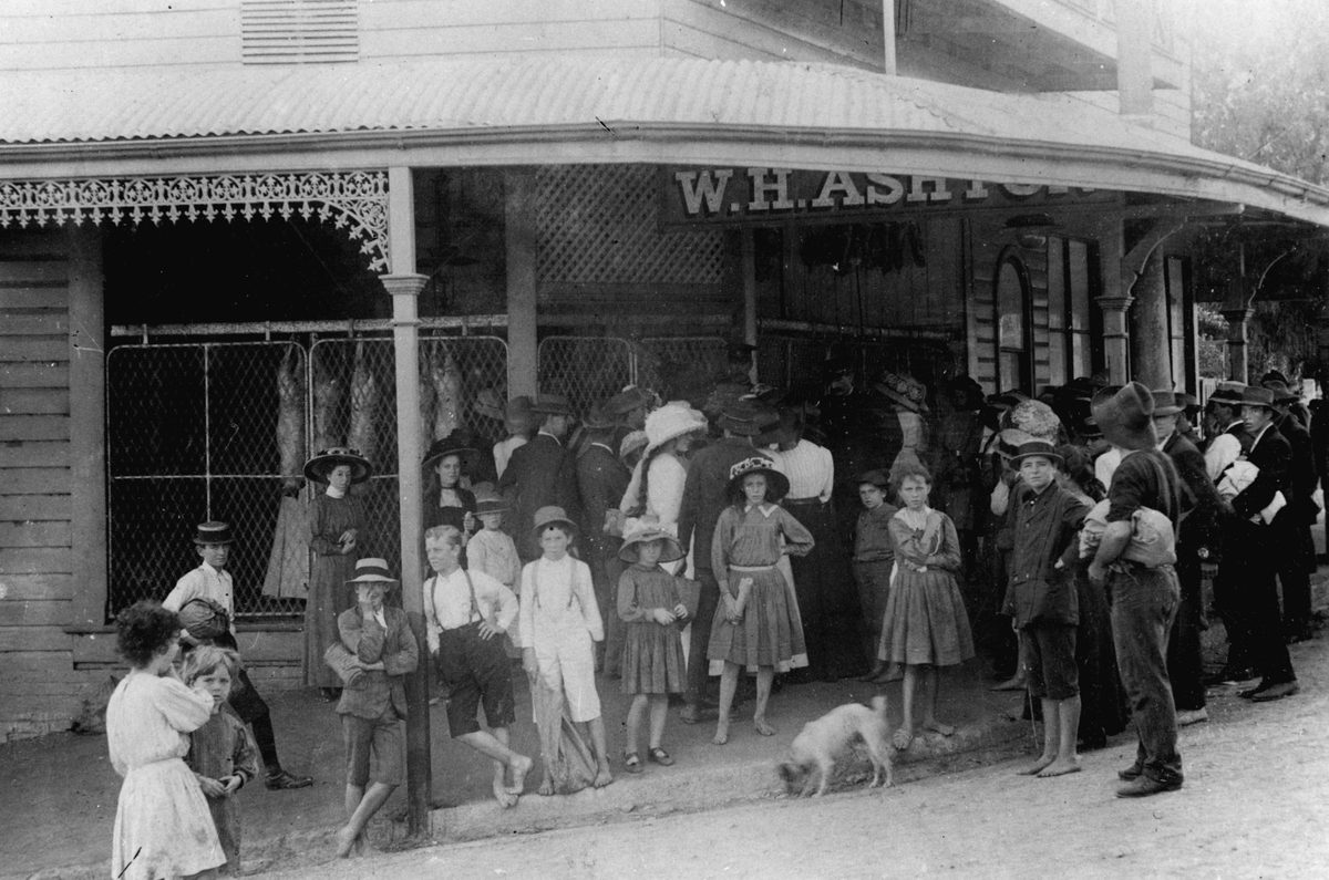 Police guarding W. H. Ashton's butcher shop during the 1912 General Strike, Brisbane, Paddington