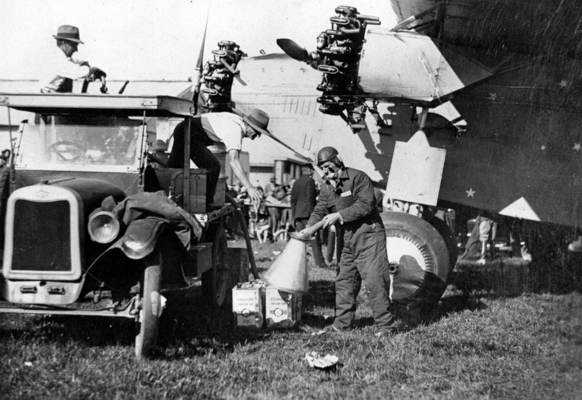 Refueling Southern Cross during the last leg of the Trans- Pacific flight, Brisbane (1928)