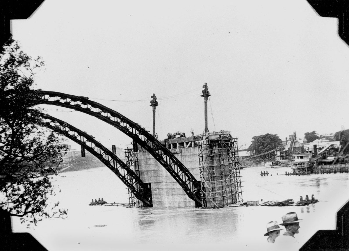 Incomplete William Jolly Bridge photographed during the 1931 Brisbane flood, Brisbane City