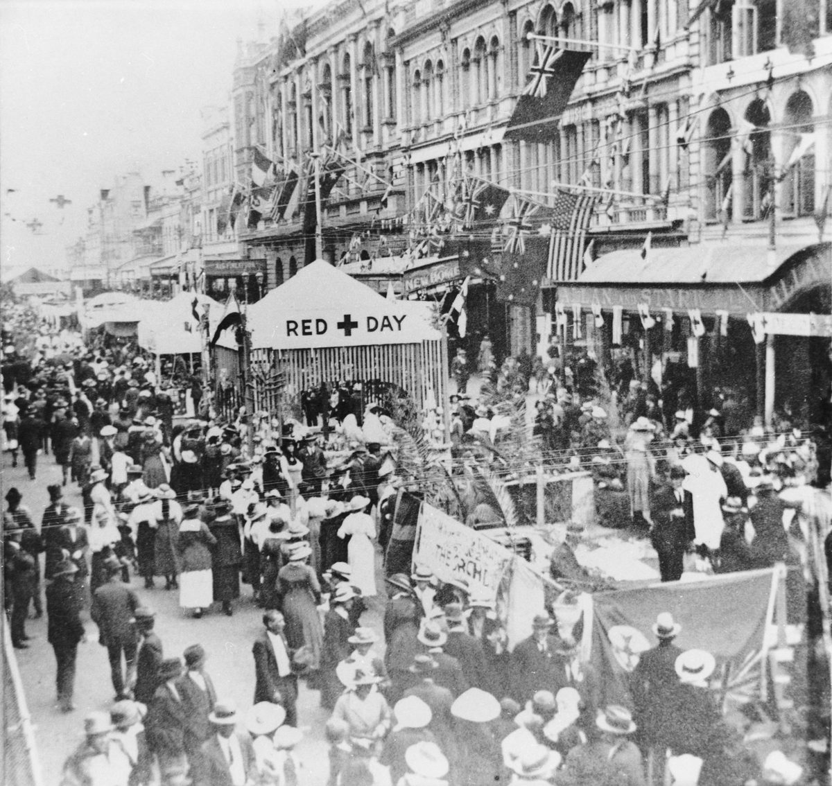 Red Cross Day procession in Brisbane, 1918