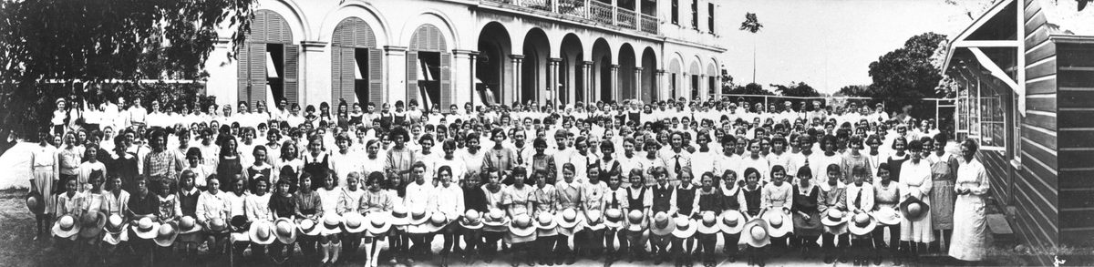 Students and staff of the Brisbane Girls Grammar School pose for a photograph, 1921, Spring Hill