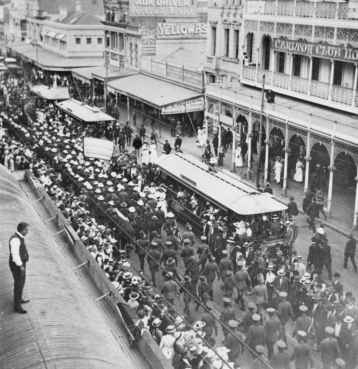 Dungarees marching along Queen Street, Brisbane, 1915, Brisbane City
