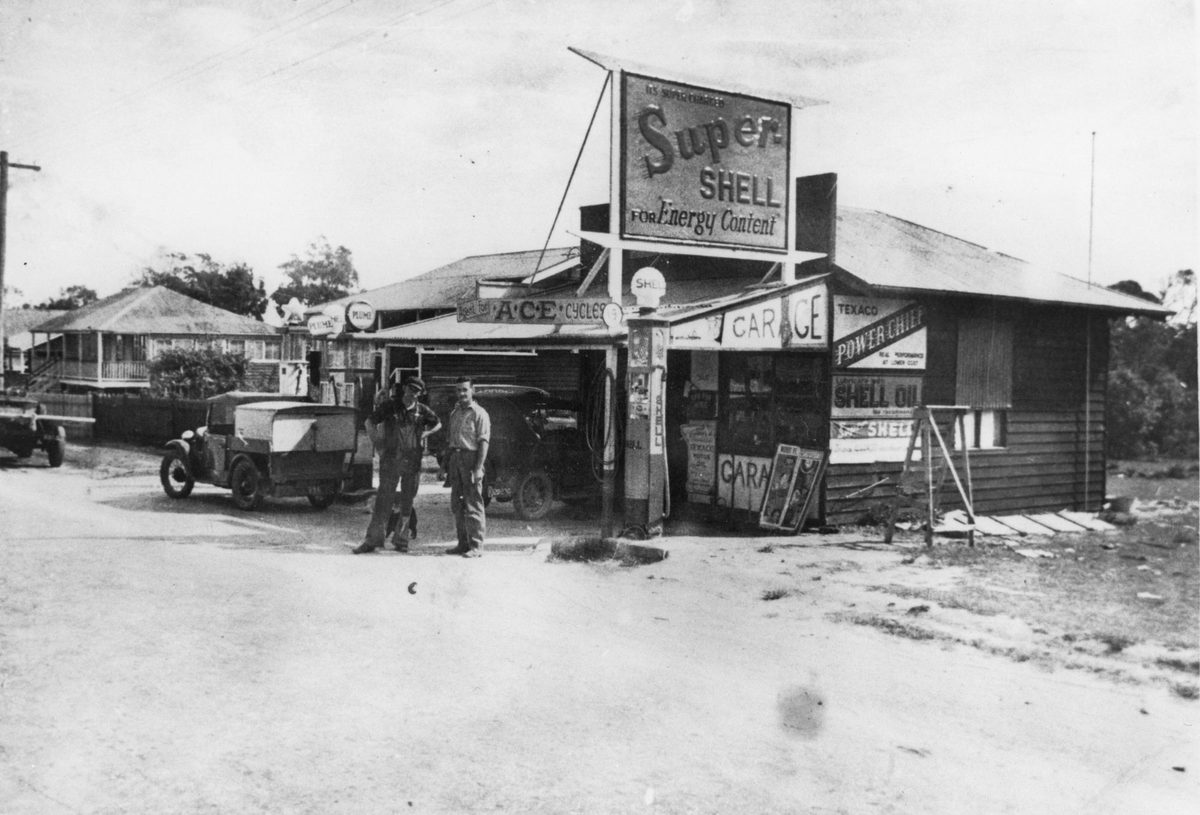 Pop Smith's Garage at Woody Point, 1936