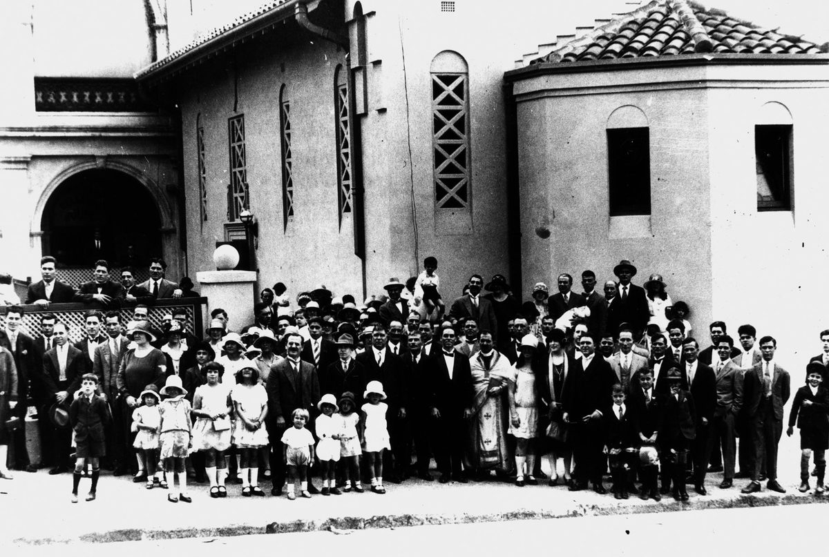 Congregation of St George's Greek Orthodox Church in Charlotte Street, Brisbane in 1929, Brisbane City