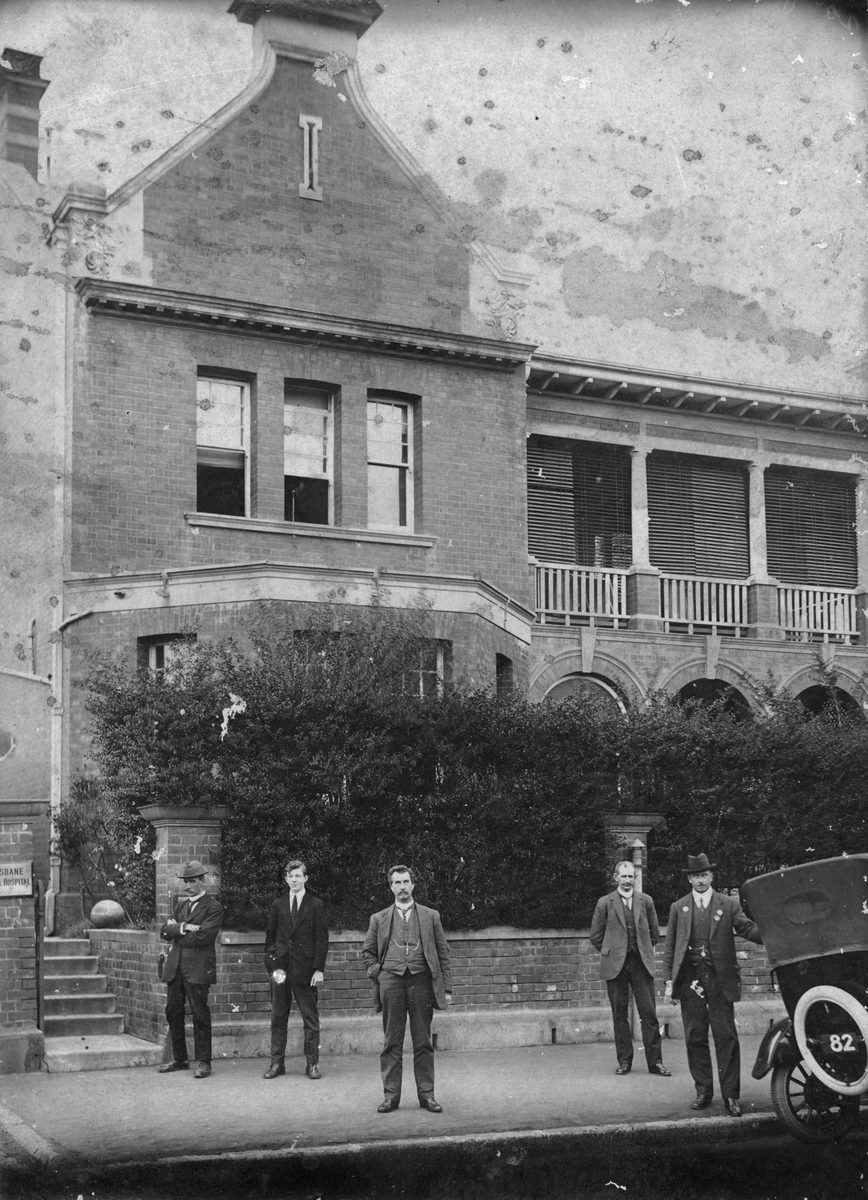 Group of men standing in front of the Brisbane Dental Hospital on George Street, 1917, Brisbane City