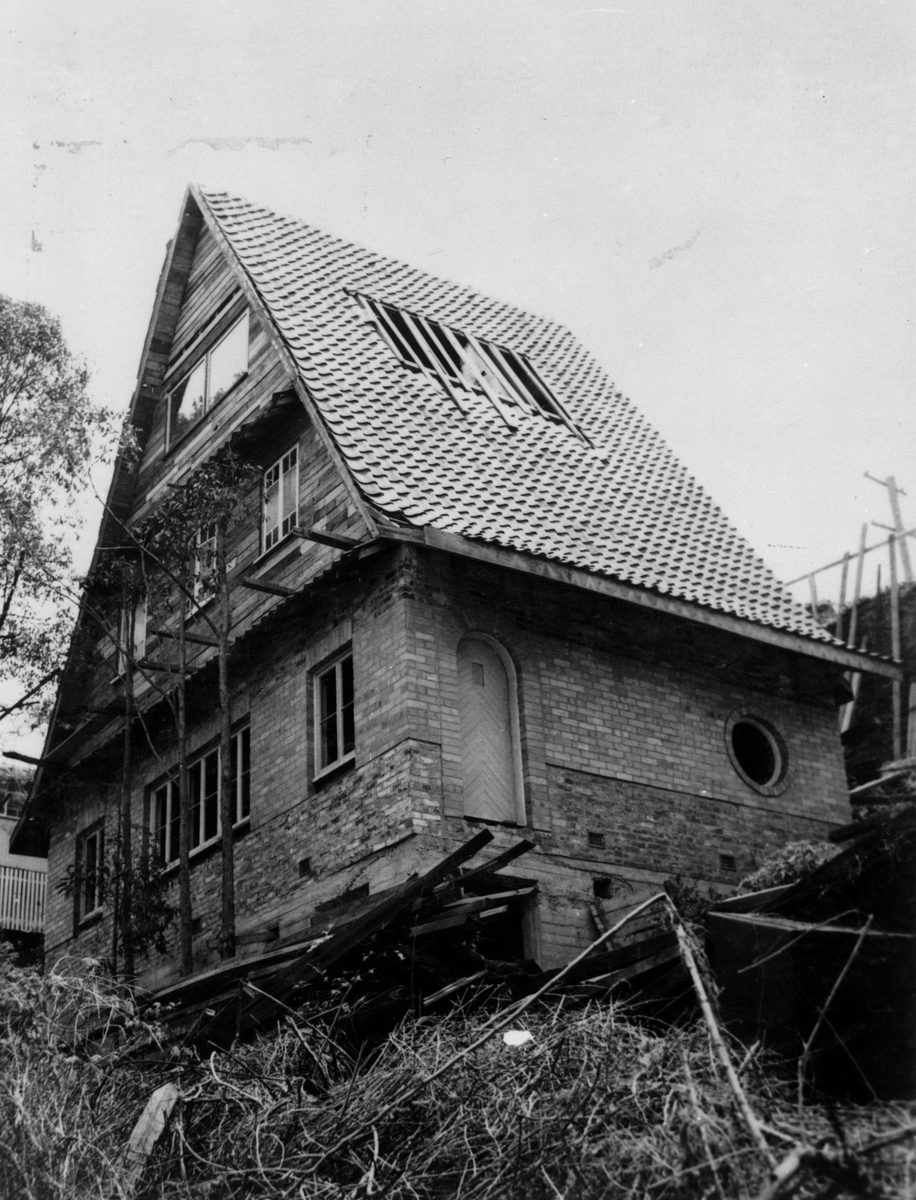 G. Meek's house in 24 McGregor Terrace, Bardon (1951)