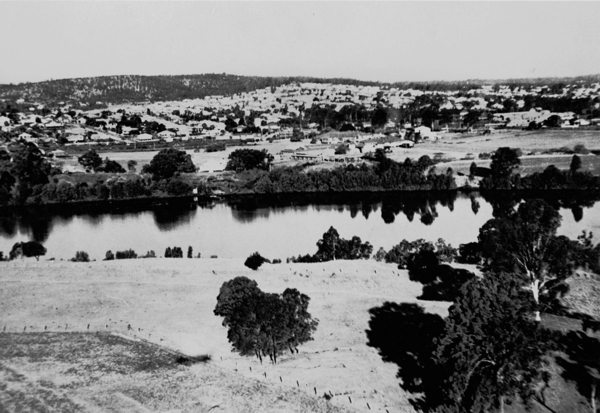 Looking across the Brisbane River to Yeerongpilly, Brisbane, 1946
