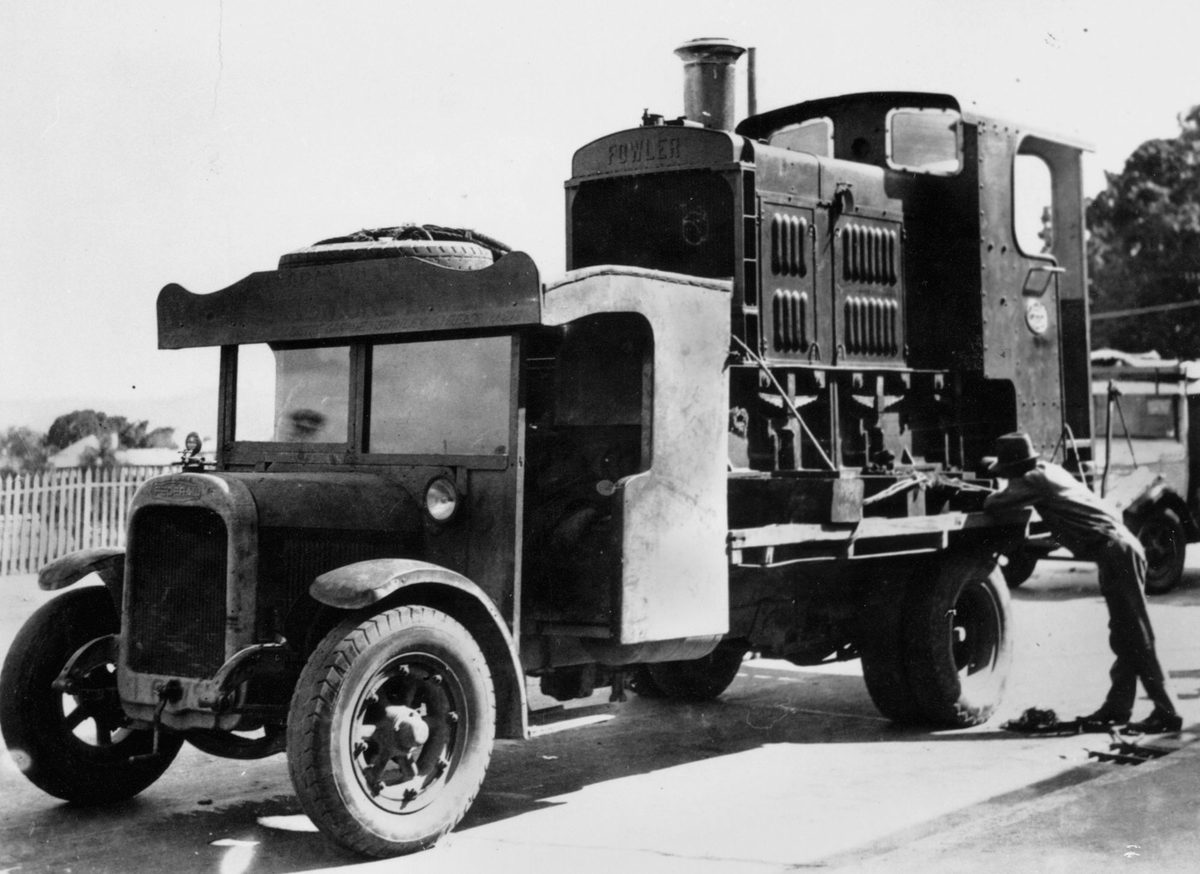 Single rear axle Federal truck transporting a cane train, 1925, Shorncliffe