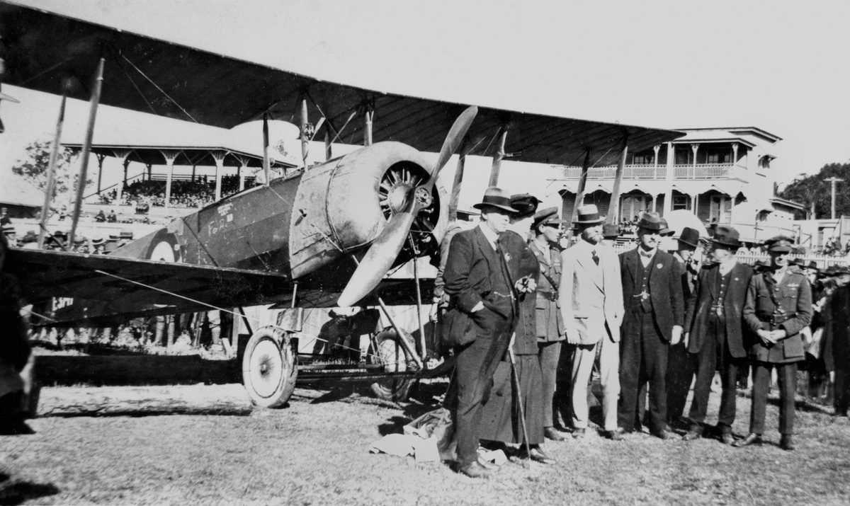 Captain F. Smith and the Peace Loan Committee at Kedron Racecourse, 1919
