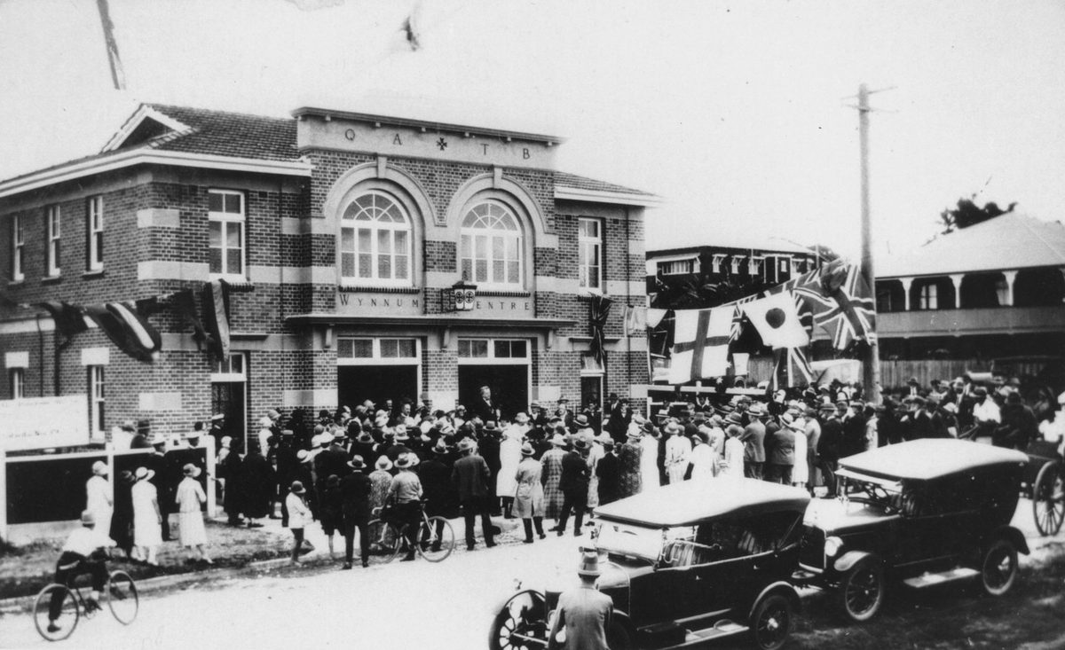 Opening day at the Wynnum Ambulance Centre in Tingal Road, 1926