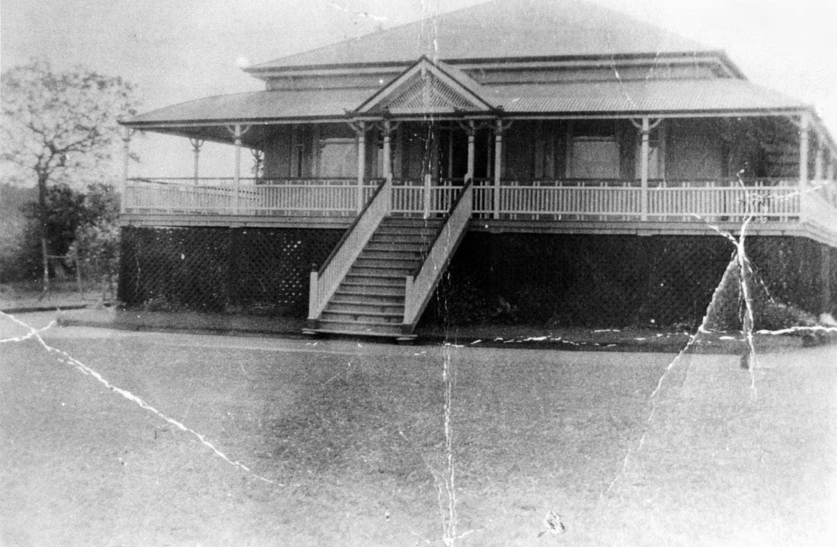 Ravensfield, home of the Siemon family, in River Road now Coronation Drive, Toowong, 1911
