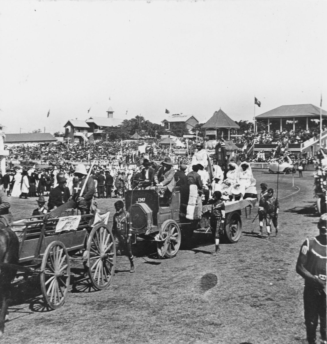 Black Queen float passes by during a Queensland Patriotic Day procession, Brisbane, 1915