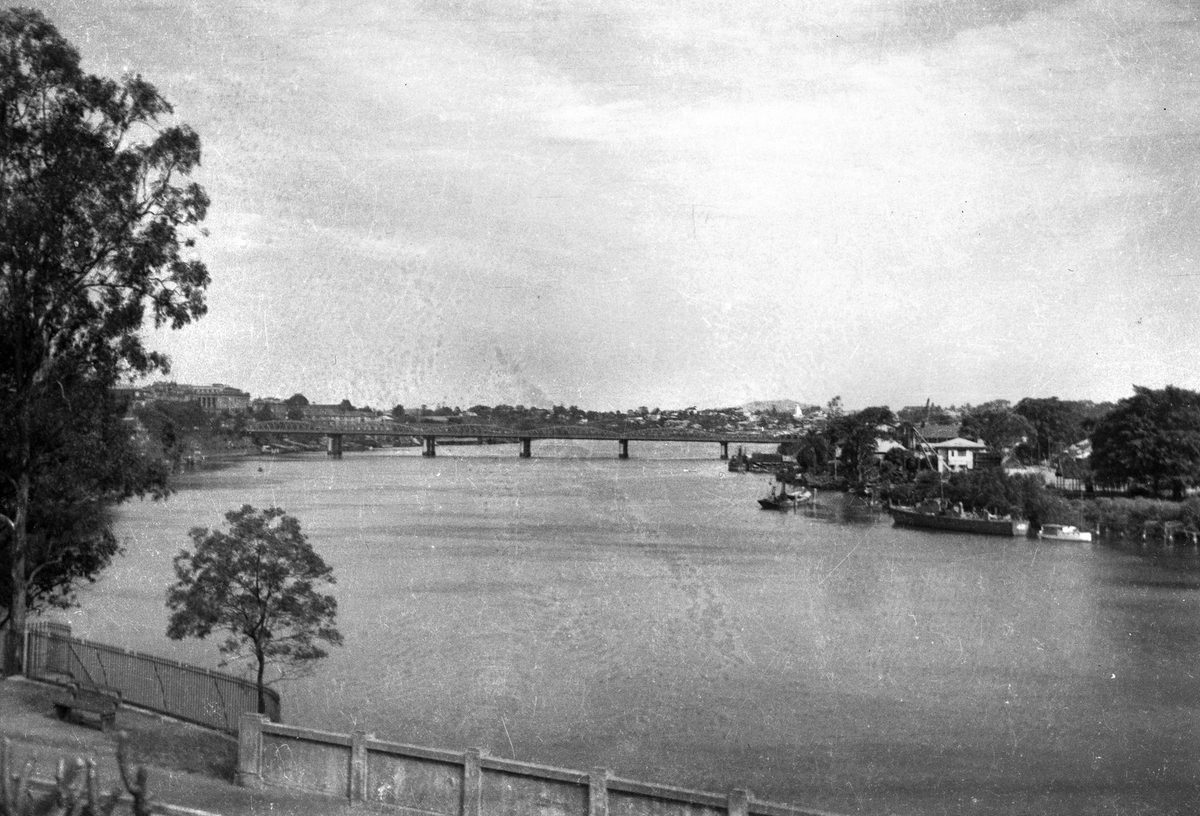 Looking towards Victoria Bridge, Brisbane River, 1948, Brisbane City
