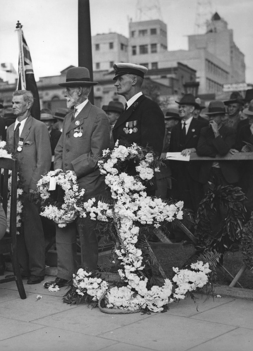 Laying of wreaths at the Anzac Day observance, Shrine of Remembrance, Anzac Square, Brisbane, 1937, Brisbane City