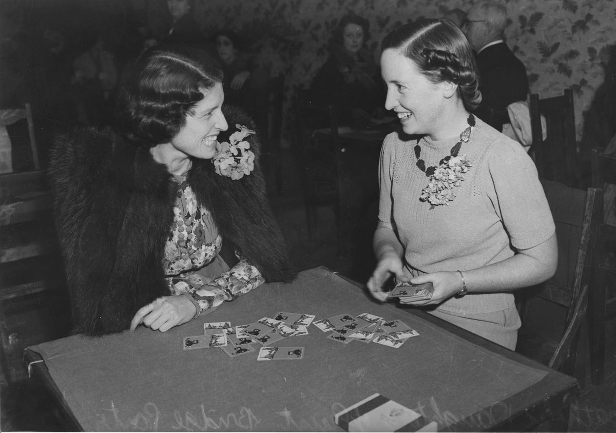 Catholic daughters at Quest Bridge Party for Patriotic Funds, Brisbane 1940