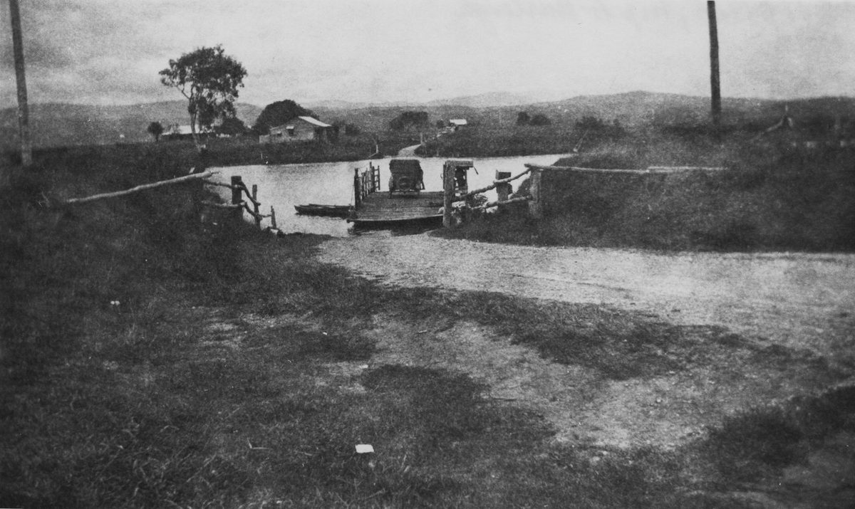 Ferry trip to Burleigh, 1925, Logan River