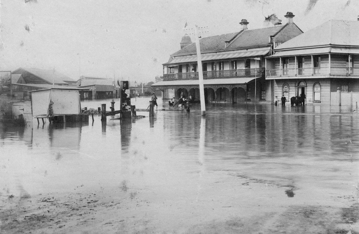 Creek Street Brisbane during the 1890 floods, Brisbane City