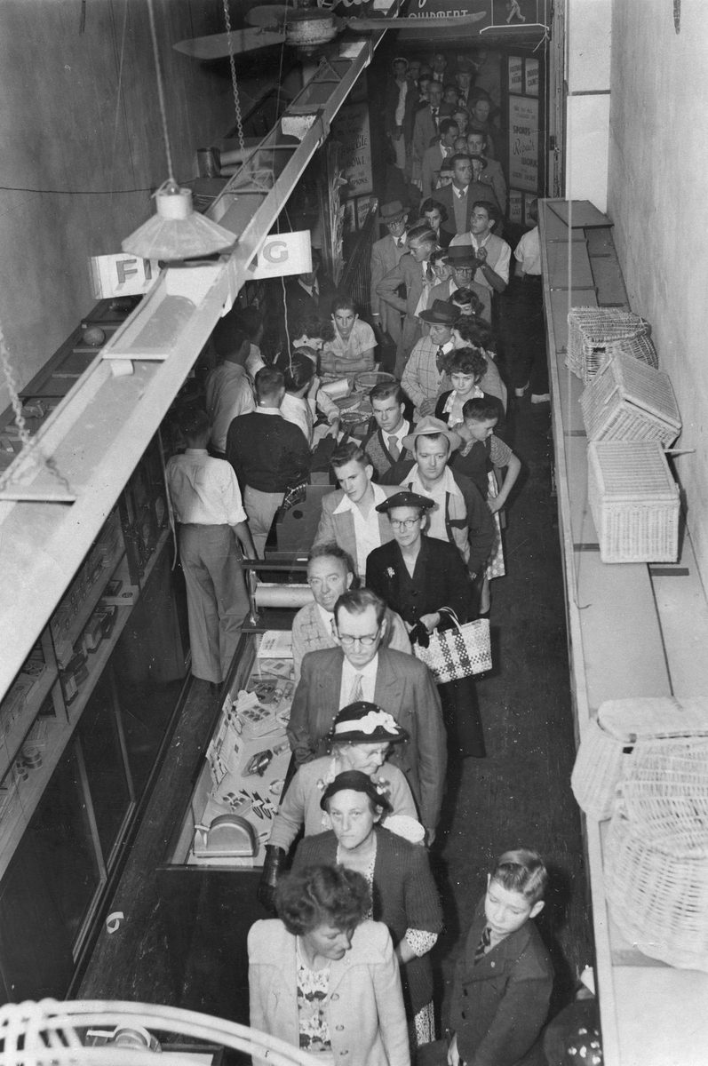 Queue for Rugby League Test tickets, 1954, Brisbane
