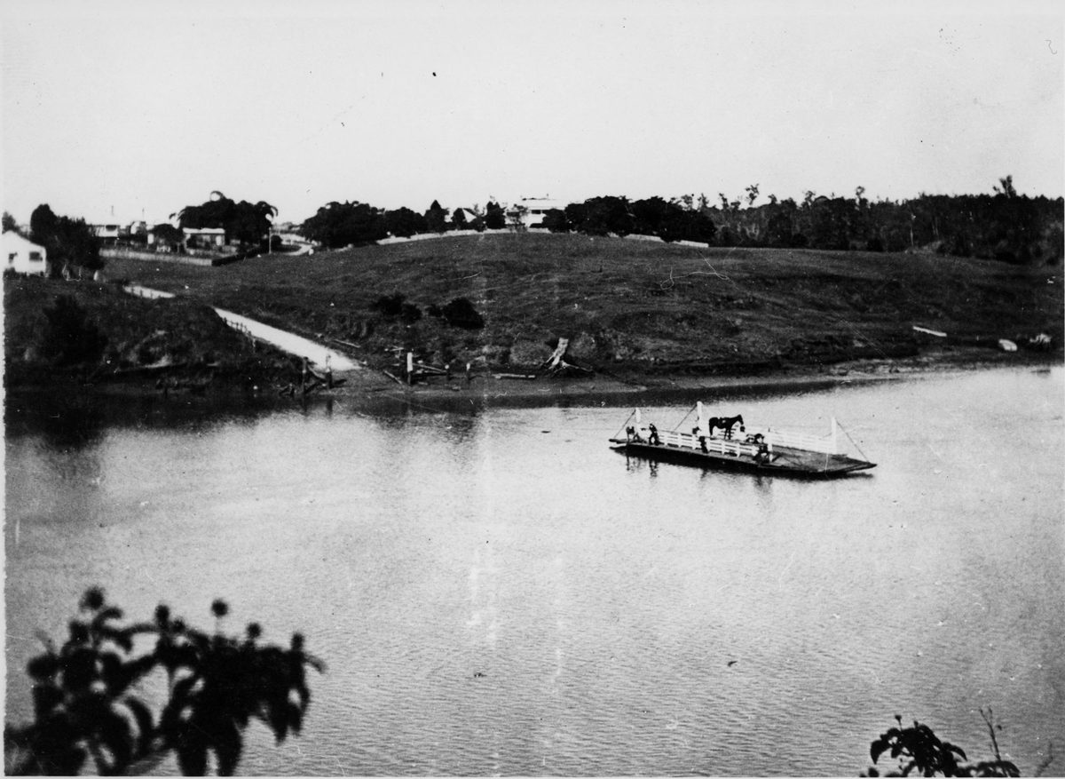 Brisbane River punt crossing from Chelmer to Indooroopilly in 1906