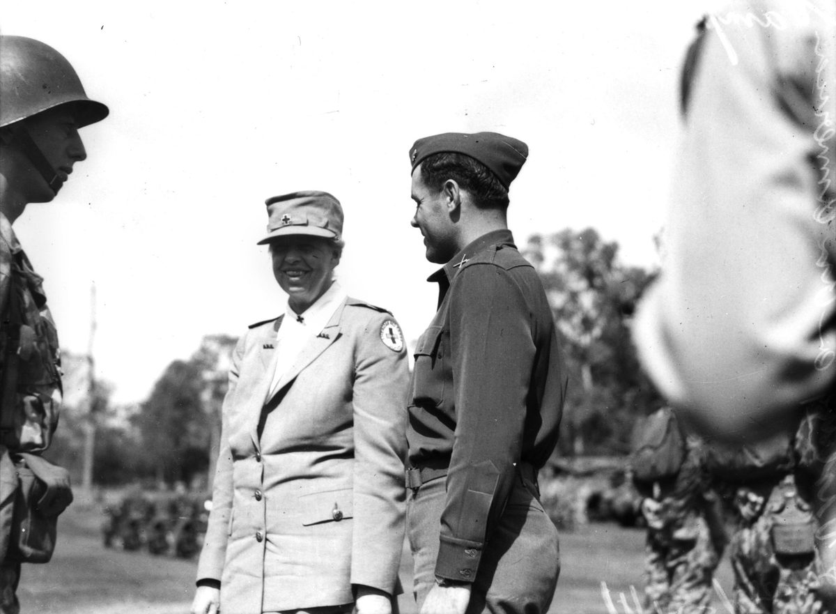 Mrs. Roosevelt visits U.S. troops in Brisbane, 1943