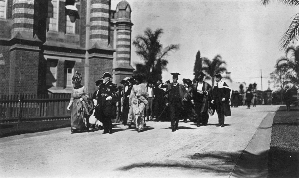 Inauguration procession at the founding of the University of Queensland, Brisbane, 1911, Bowen Hills