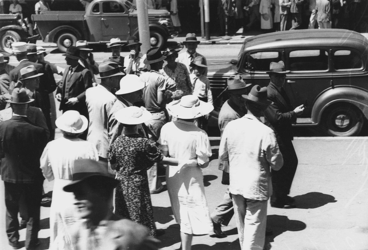 Crowds outside Supreme Court, Brisbane, waiting for decision on election appeal, 1938, Brisbane City
