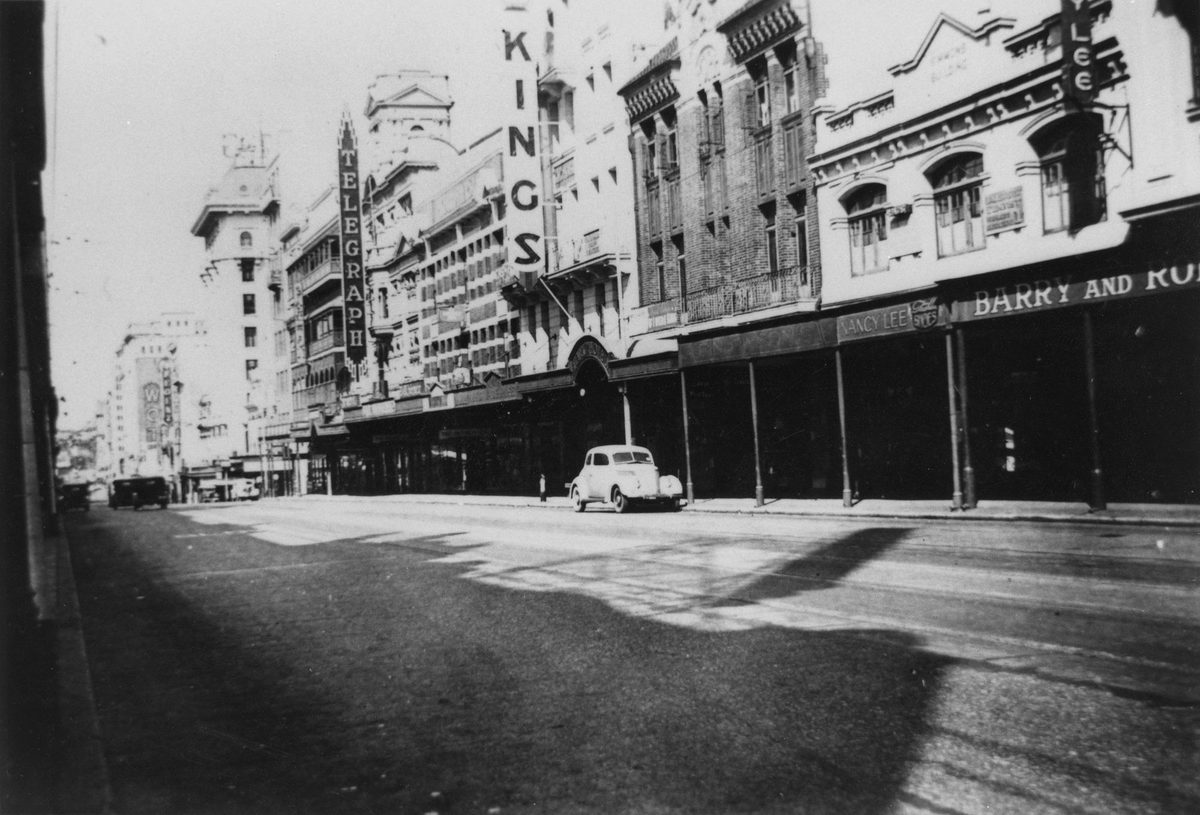 Sunday morning in Queen Street, Brisbane, 1937, Brisbane City