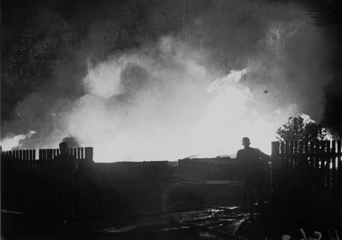 Fire which destroyed Patterson's Sawmills, Toowong, 1942